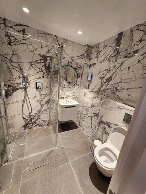 Bathroom - Weston Manor (Bicester)