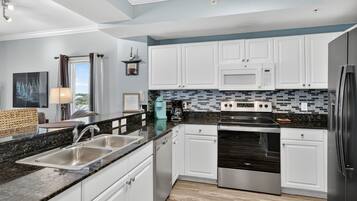 Frigorífic, microones, forn i placa de cuina