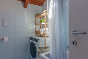 Haartrockner, Bidet, Handtücher