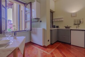 Fridge, microwave, coffee/tea maker, toaster