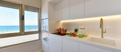 Réfrigérateur, micro-ondes, four, lave-vaisselle