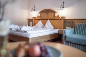 Hypo-allergenic bedding, in-room safe, desk, free WiFi - Das Posthaus stubai & smart hotel (Fulpmes)