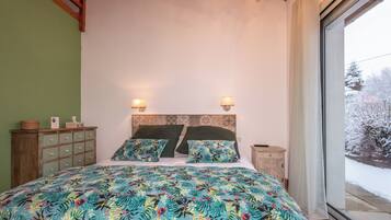 1 chambre, lit parapluie, Wi-Fi gratuit, draps fournis