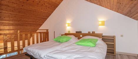 1 bedroom, travel crib, free WiFi, bed sheets