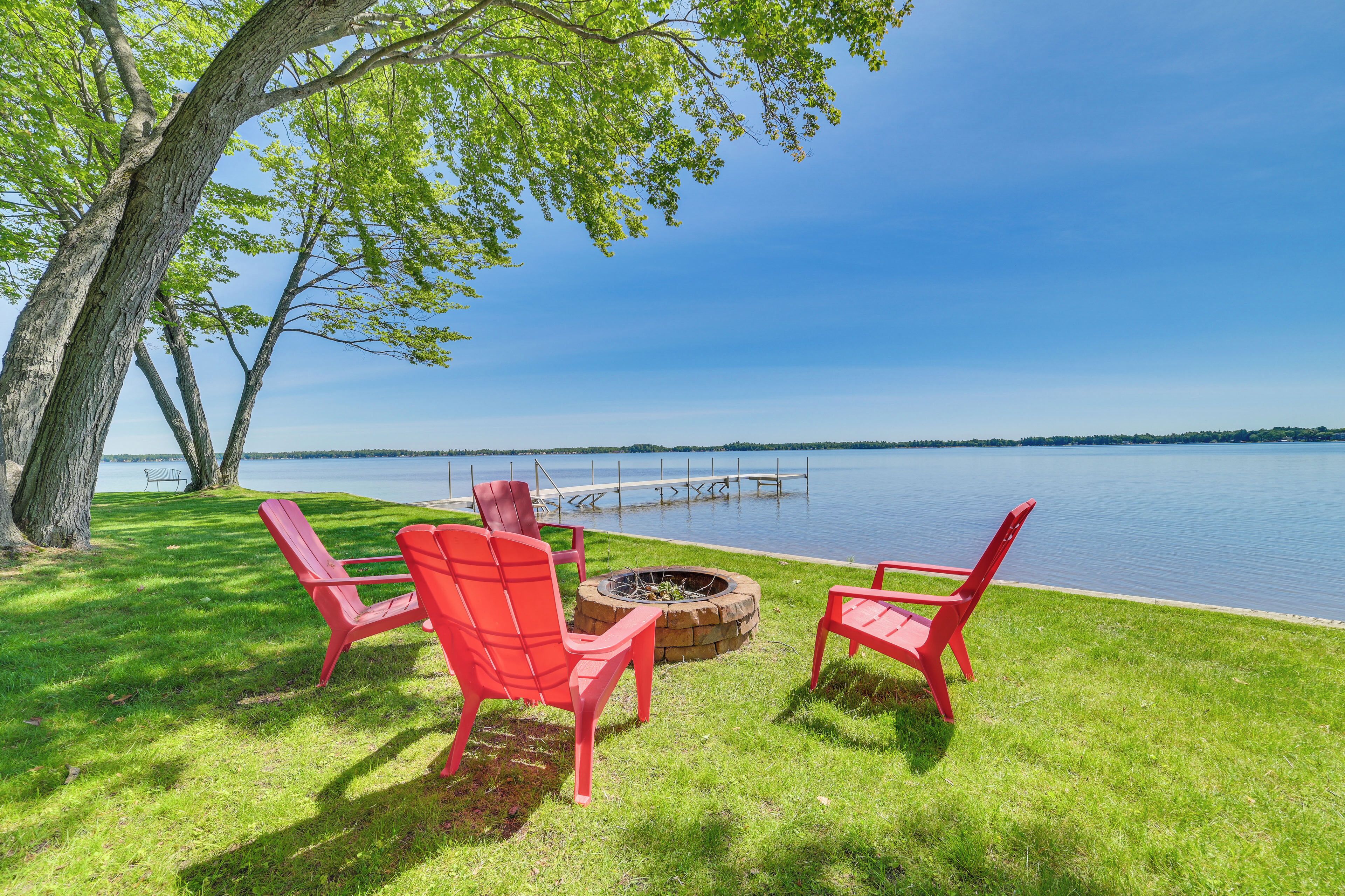 Lakefront Michigan Cottage w/ Grill, Dock & Kayaks