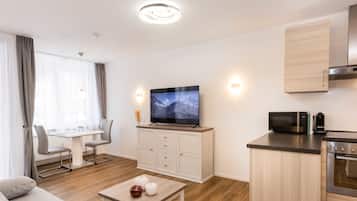 TV, table tennis, stereo