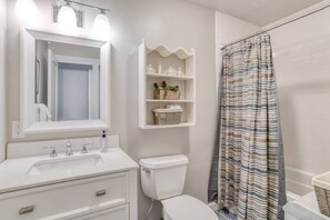 House (Buddha's Surf Shack) | Bathroom - Buddha's Surf Shack (St. Augustine)
