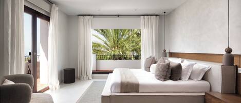 6 bedrooms, in-room safe, desk, iron/ironing board