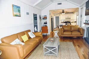 TV, video games, books - Spacious 5-bedroom house with central air on Fire Island’s wonderful Ocean Beach (Ocean Beach)