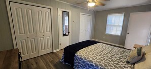 1 habitación, tabla de planchar con plancha y wifi