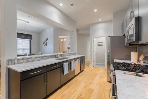 New POOL & SPA + Pergola & BBQ modern 1 story home