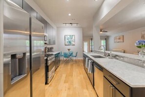 Fridge, microwave, oven, stovetop - New POOL & SPA + Pergola & BBQ modern 1 story home (Tomball)