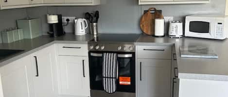 Refrigerador, microondas, horno, placa de cocina