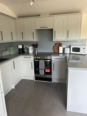 Cottage | Private kitchen - Cottage Retreat- Sleeps 4, Garden, (Sherborne)