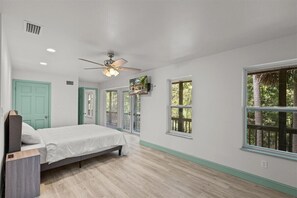 6 bedrooms, WiFi, bed sheets