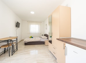 Apartment (Guest Gouse Stipanovi Dvori - Three B) | 9 bedrooms, cots/infant beds, free WiFi - Guest House Stipanovi Dvori (Benkovac)
