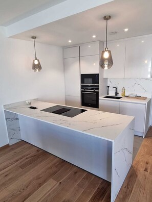 Leilighet | Eget kjøkken | Kjøleskap, mikrobølgeovn, ovn og oppvaskmaskin