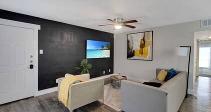 Lux 2bd King Bed, Park & Walk to AT&T, Global Life