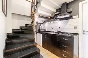 Fridge, microwave, oven, stovetop - Cozy Duplex Apartment w/Elevator&Patio Near Metro (Istanbul)