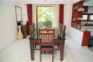 Dining - raison d'être - Premium Room with Balcony (Kumarakom)