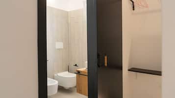 Dusche, Haartrockner, Bidet, Handtücher