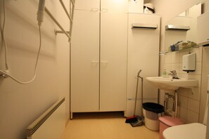 Shared bathroom - LODGE Hostel Kuusamo (Kuusamo)