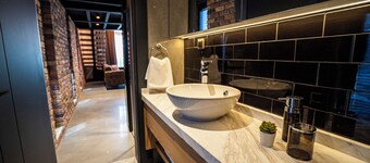 Ayayorgi Homes & Suites