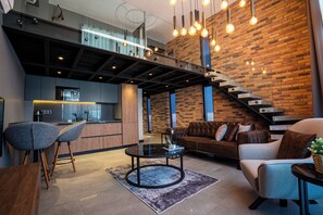 Luxury-Maisonette, Balkon, Stadtblick | Hochwertige Bettwaren, Schreibtisch, laptopgeeigneter Arbeitsplatz