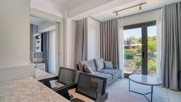 Standard Suite, Balcony | Premium bedding, desk, laptop workspace, blackout drapes