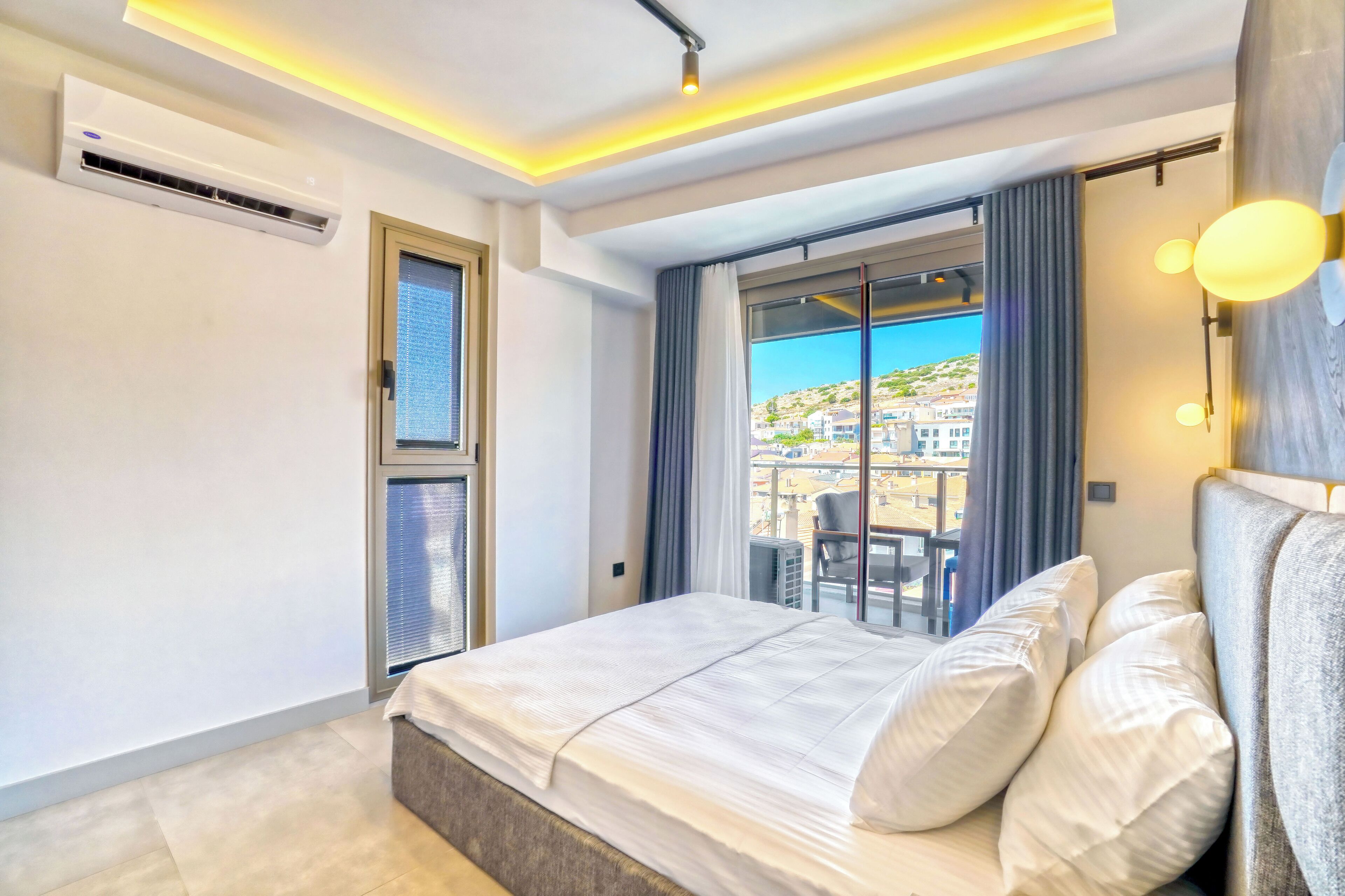 Executive Suite, Balcony, City View | Premium bedding, desk, laptop workspace, blackout drapes