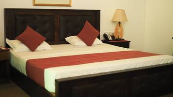 Deluxe Double Room, Garden View | Desk, laptop workspace