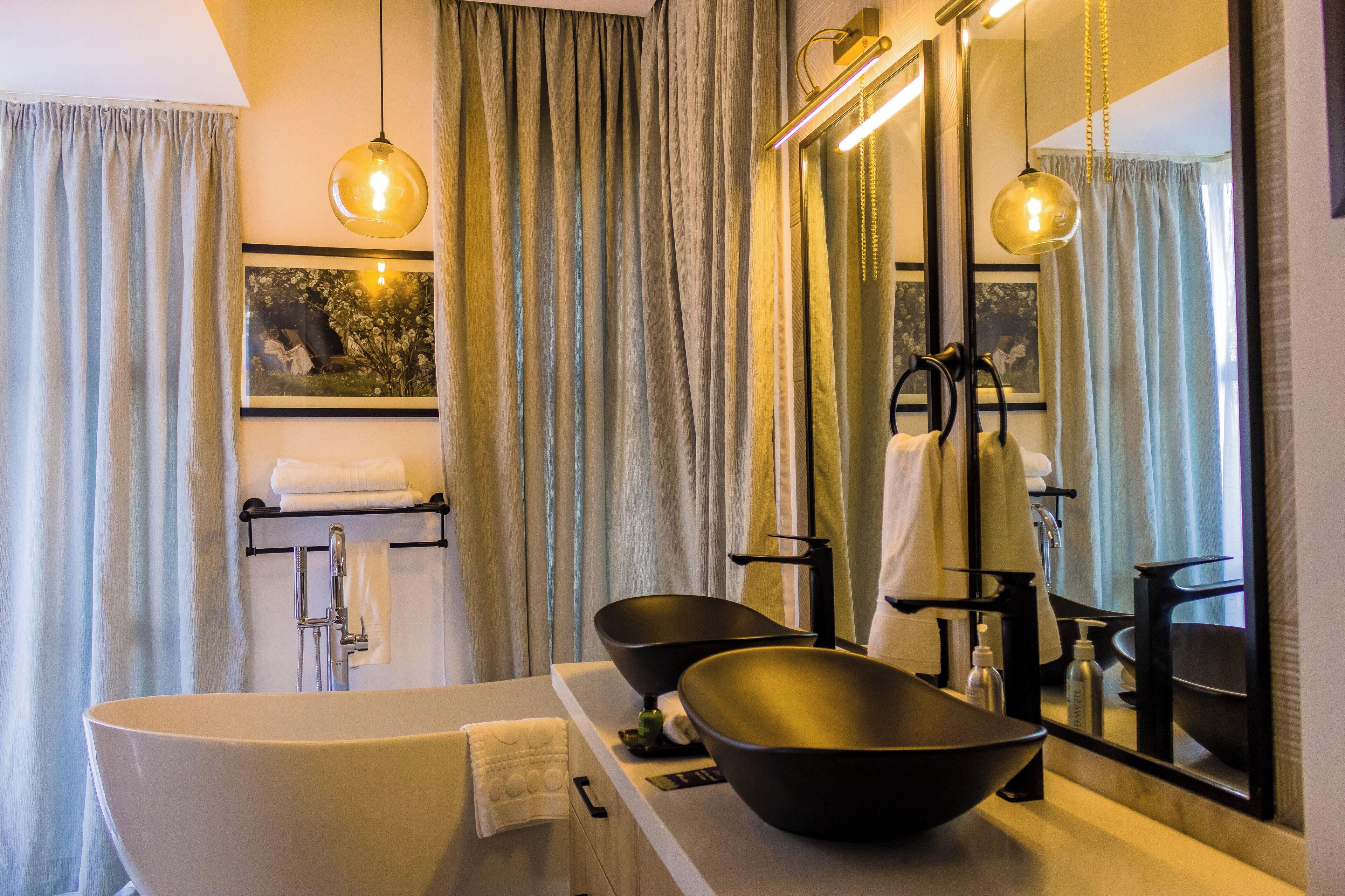 Deep-soaking bathtub