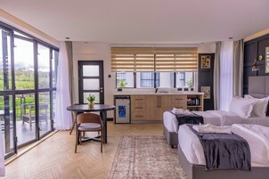 Luxury Studio Suite, 1 Queen Bed, Hill View, Garden Area | Egyptian cotton sheets, premium bedding, down comforters