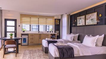 Studio Suite Mewah, 1 Tempat Tidur Queen, pemandangan bukit, area taman | Seprai katun Mesir, seprai premium, selimut bulu angsa, dan busa memori