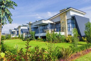 Luxury Suite, 2 Bedrooms, Hill View, Garden Area | Egyptian cotton sheets, premium bedding, down comforters