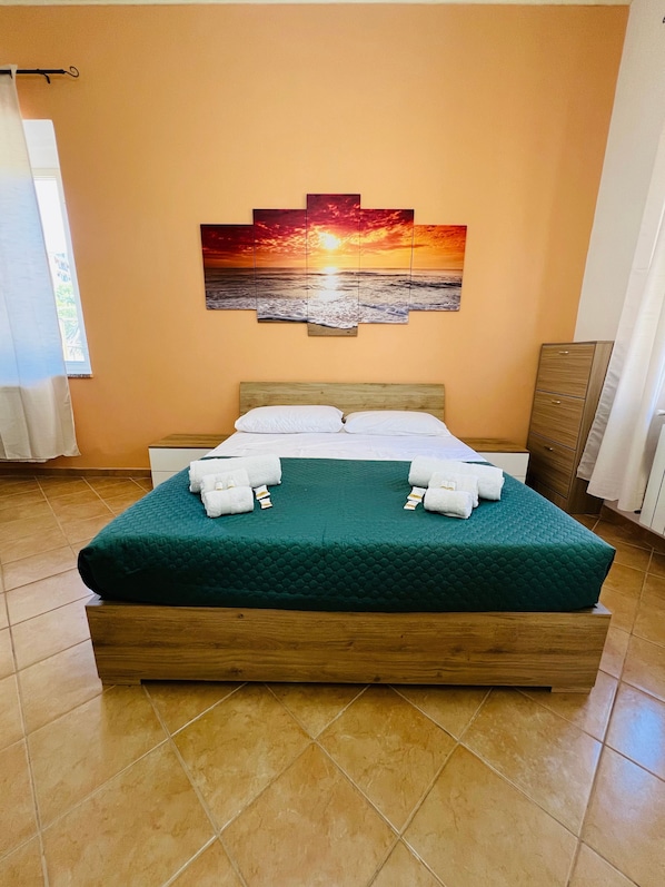 3 bedrooms, WiFi, bed sheets