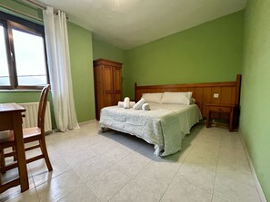 ห้องคลาสสิกดับเบิล, วิวภูเขา | ผ้าปูที่นอนฝ้ายอียิปต์, เครื่องนอนระดับพรีเมียม, ผ้านวมขนเป็ด