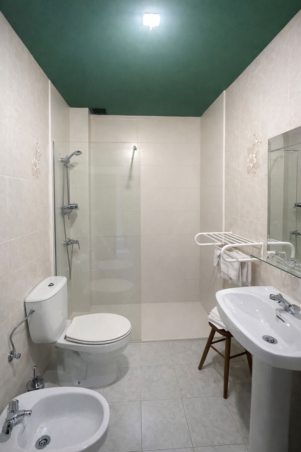 Habitación doble clásica, vista a la montaña | Baño | Tina, bidet, toallas 