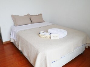 3 habitaciones, tabla de planchar con plancha, wifi y ropa de cama 