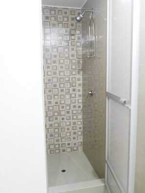 Shower, hair dryer, towels, soap - Runawasi Apartments - Palermo, Central, Familiar and Comfortable (Lima)