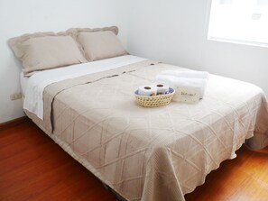 3 chambres, fer et planche à repasser, Wi-Fi, draps fournis