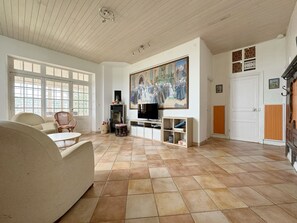 Smart TV y chimenea 