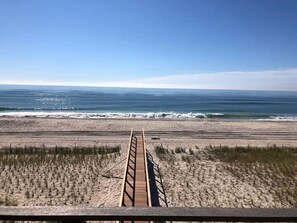 サンラウンジャー、ビーチタオル