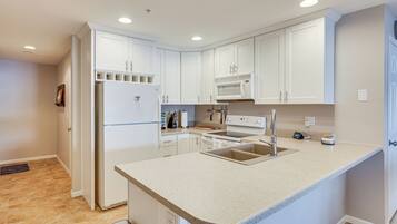 冰箱、微波炉、烤箱、炉灶