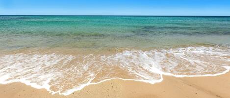 Una spiaggia nelle vicinanze