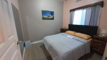 2 habitaciones, tabla de planchar con plancha, wifi y ropa de cama