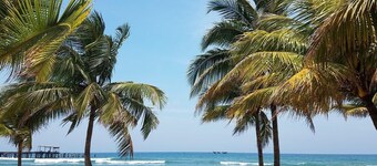 Cozy 2-bedroom hotel with AC and WiFi in delightful Tela