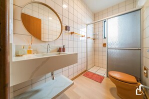 Villa Design | Badrum | Dusch, handdukar, tvål och schampo