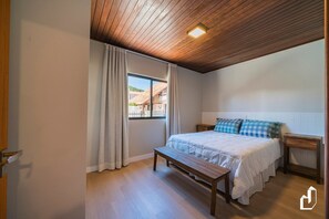4 habitaciones, decoración personalizada y muebles diferentes 