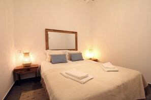 2 chambres, fer et planche à repasser, Wi-Fi, draps fournis